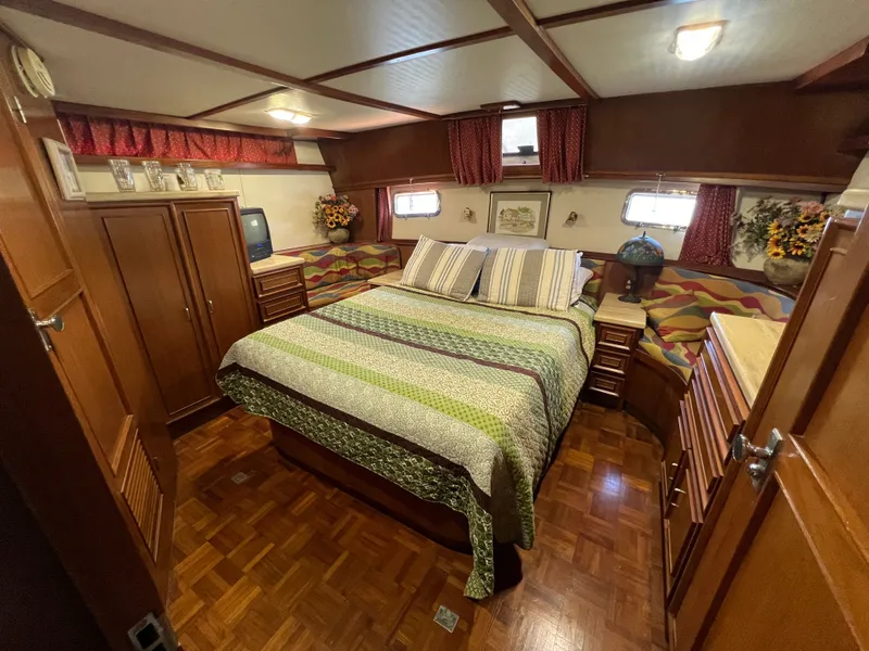 Slide: The Image of Jefferson 46 Sundeck 1988 - 4