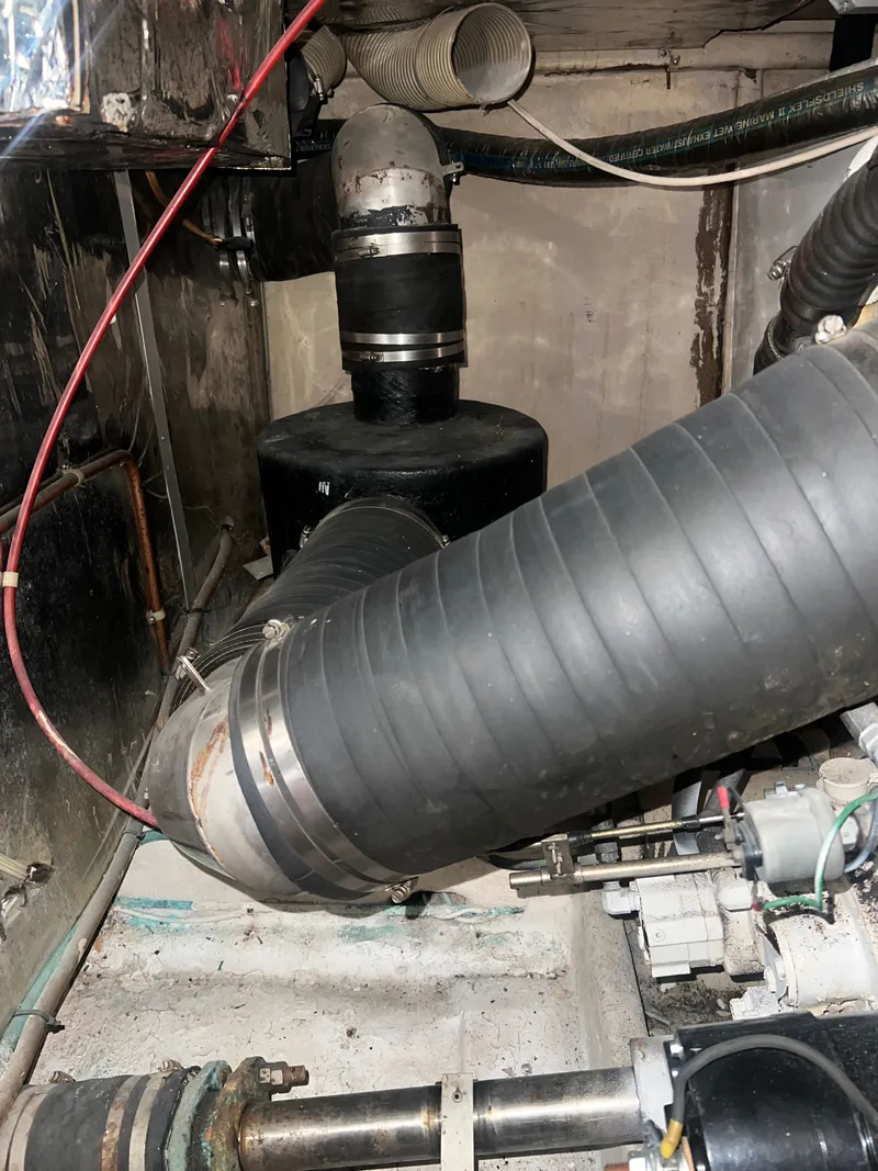 Slide: The Image of Jefferson 46 Sundeck 1988 - 40