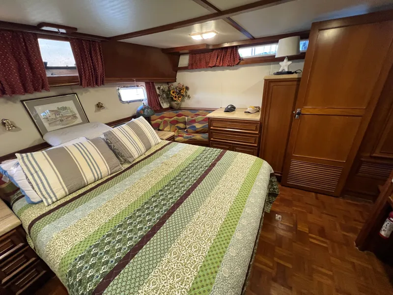 Slide: The Image of Jefferson 46 Sundeck 1988 - 5