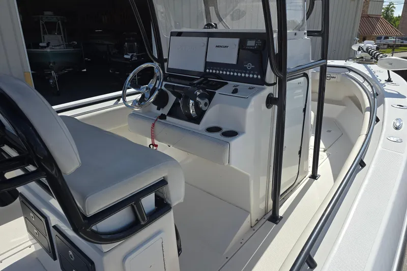 Slide: The Image of 2006 Fountain 23 Center Console boat interior with steering wheel and control panel. - 17