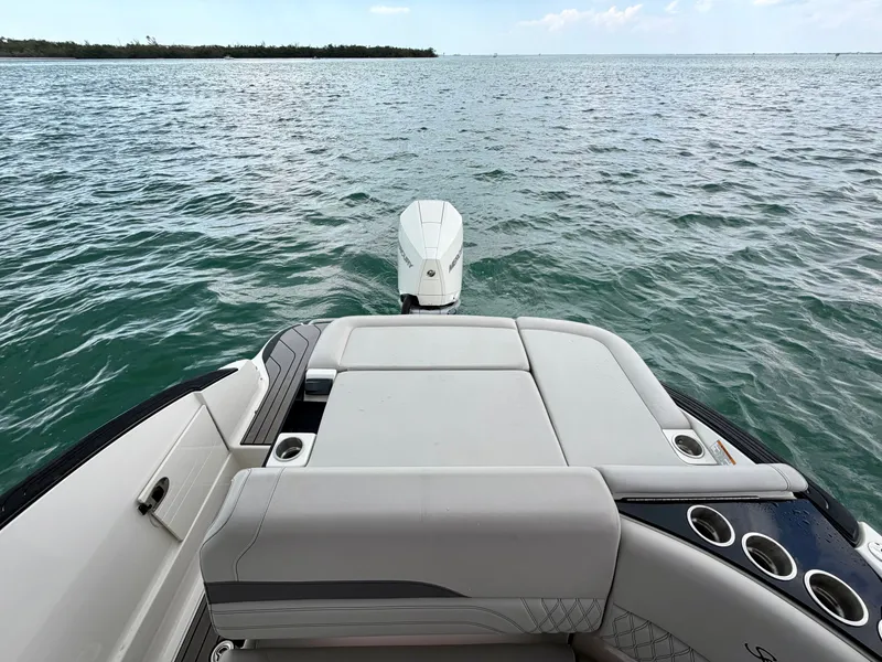 Slide: The Image of Sea Ray SLX 260 Outboard 2023 - 13