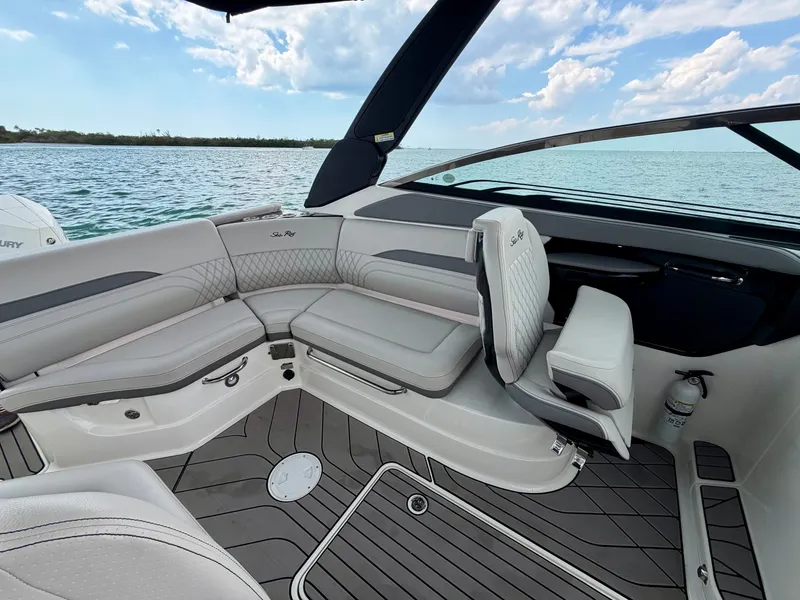 Slide: The Image of Sea Ray SLX 260 Outboard 2023 - 14