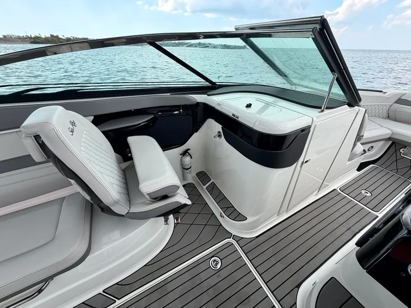 Slide: The Image of Sea Ray SLX 260 Outboard 2023 - 15