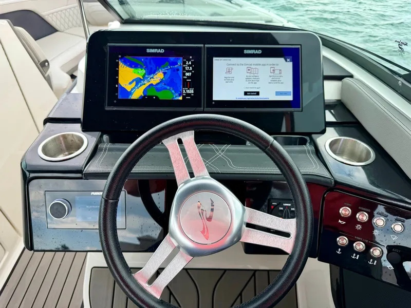 Slide: The Image of Sea Ray SLX 260 Outboard 2023 - 17
