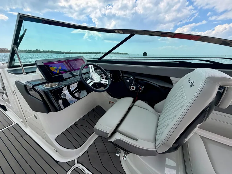 Slide: The Image of Sea Ray SLX 260 Outboard 2023 - 18