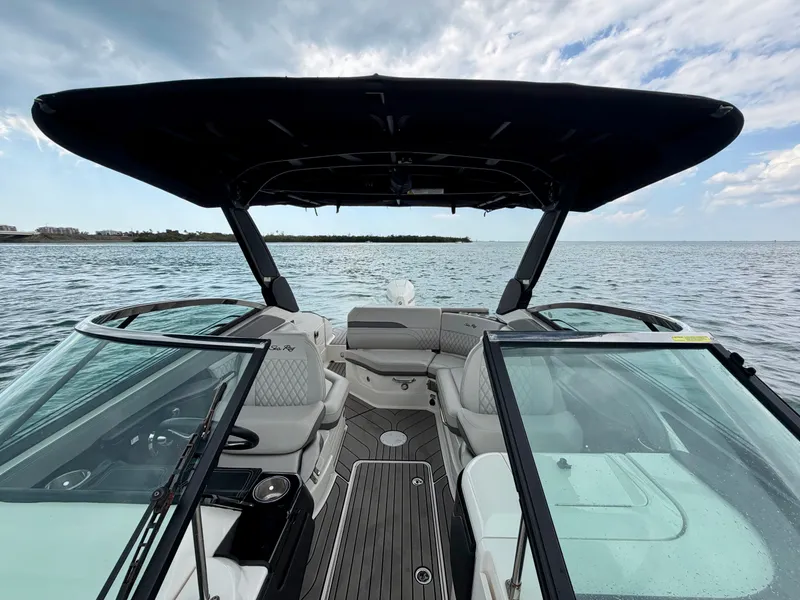 Slide: The Image of Sea Ray SLX 260 Outboard 2023 - 23