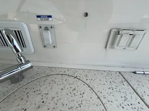 Slide: The Image of Sea Ray Sundancer 320 2020 - 19