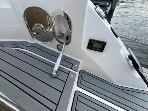 Slide: The Image of Sea Ray Sundancer 320 2020 - 20