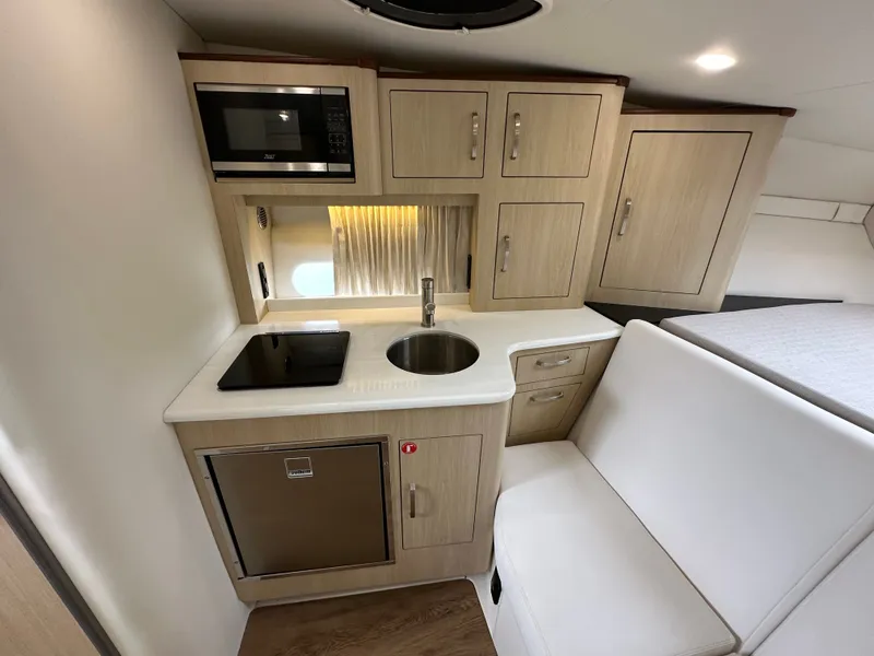 Slide: The Image of Regal 33 XO 2023 - 22