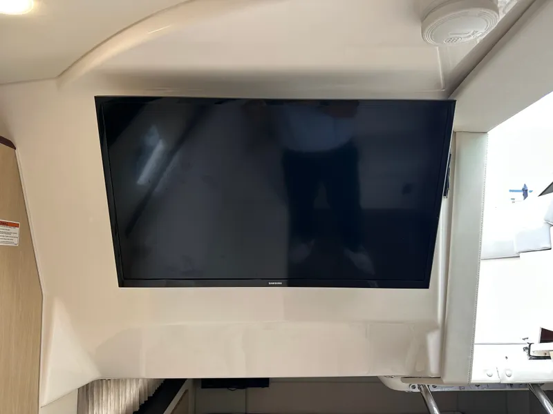 Slide: The Image of Regal 33 XO 2023 - 23