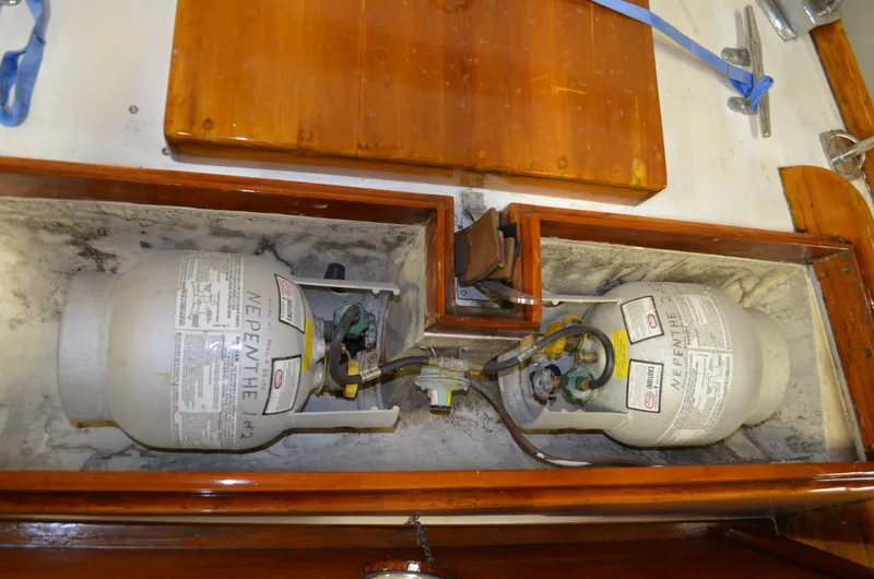 Slide: The Image of 2 Aluminum LGP Tanks - 29