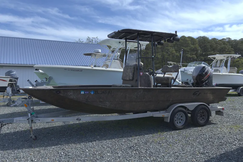 The Image of 2020 G3 Bay 20 DLX Camo boat on trailer, parked outdoors. - 1