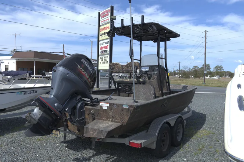 Slide: The Image of 2020 G3 Bay 20 DLX Camo boat with Yamaha motor on trailer, outdoor display. - 4