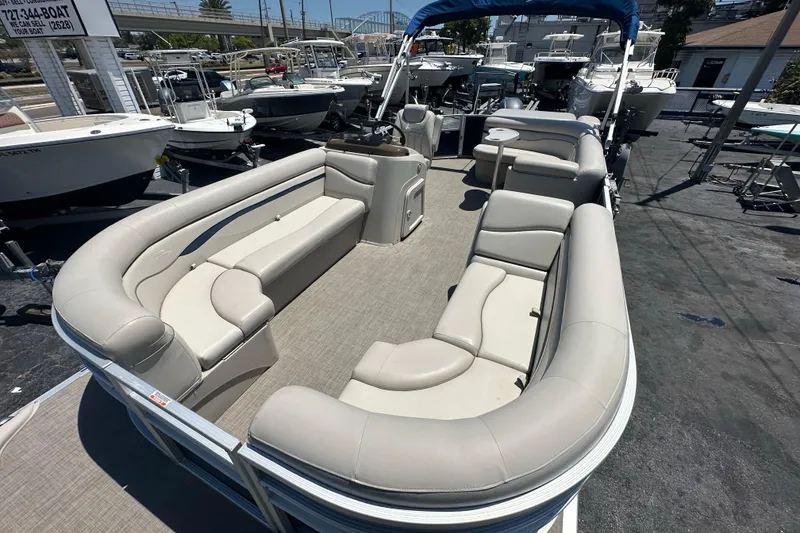 Slide: The Image of 2016 Bennington 21 SX L-Bench pontoon boat with spacious seating and modern design. - 7