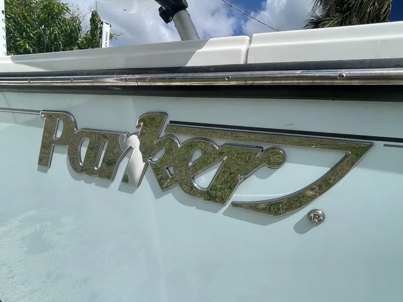 Slide: The Image of Parker 25SE boat logo, shiny, 2022 model. - 12