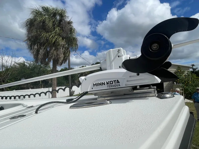 Slide: The Image of Minn Kota Terrova on Parker 25SE boat, 2022 model. - 14