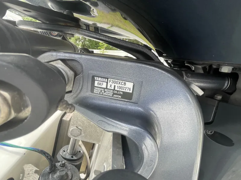 Slide: The Image of Yamaha F300XCB engine on Parker 25SE boat, year 2022. - 21