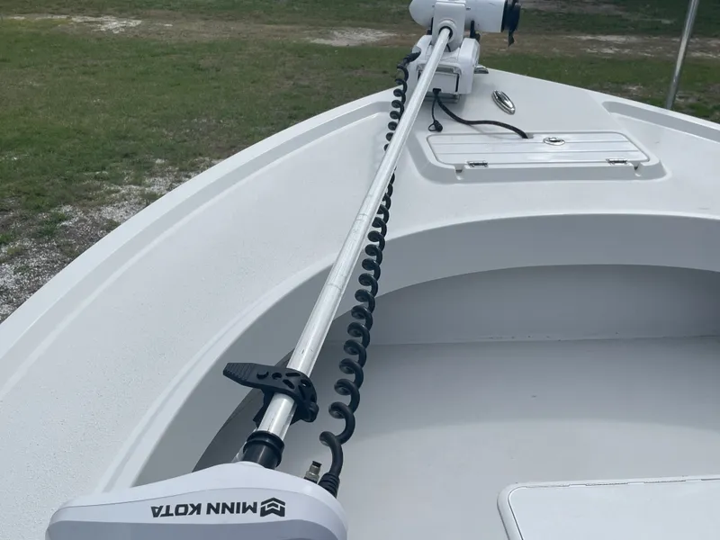 Slide: The Image of Parker 25SE 2022 boat with Minn Kota trolling motor. - 30