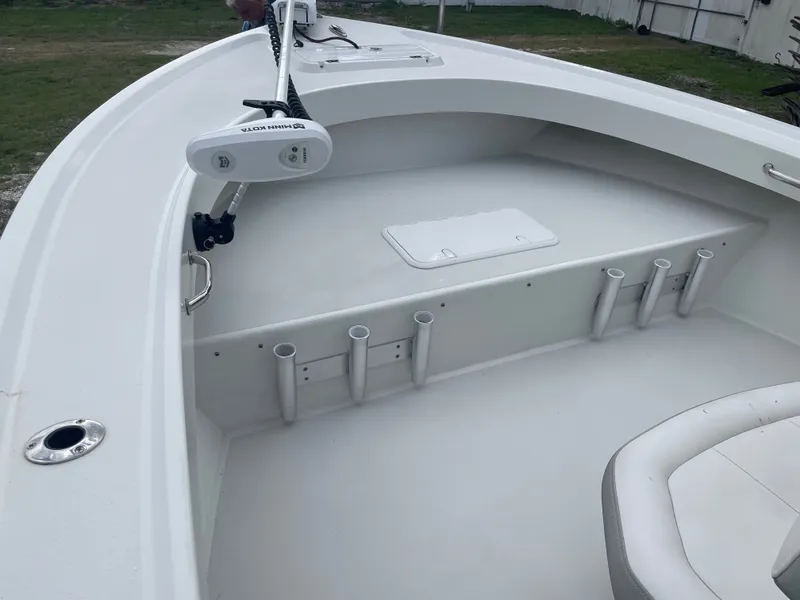 Slide: The Image of Interior view of a Parker 25SE boat, model year 2022. - 35