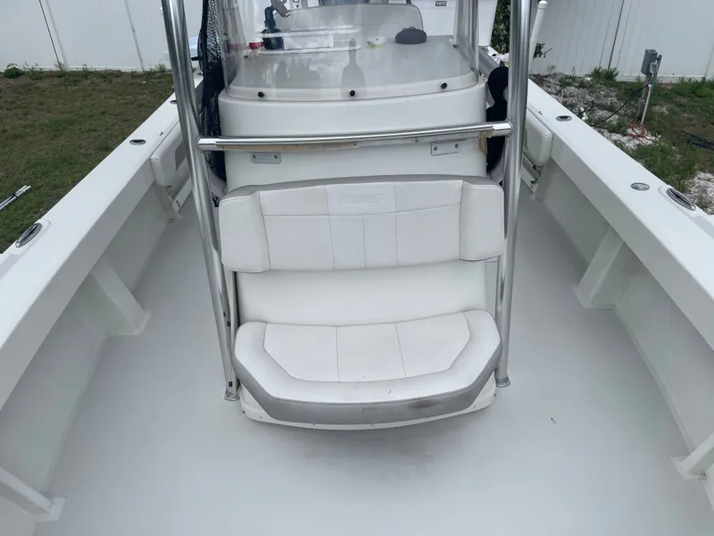 Slide: The Image of Parker 25SE boat 2022 with white seating area and helm console. - 36