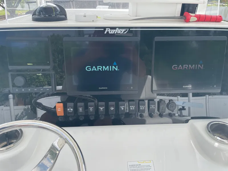 Slide: The Image of Parker Marine 25 Special Edition 2022 - 50