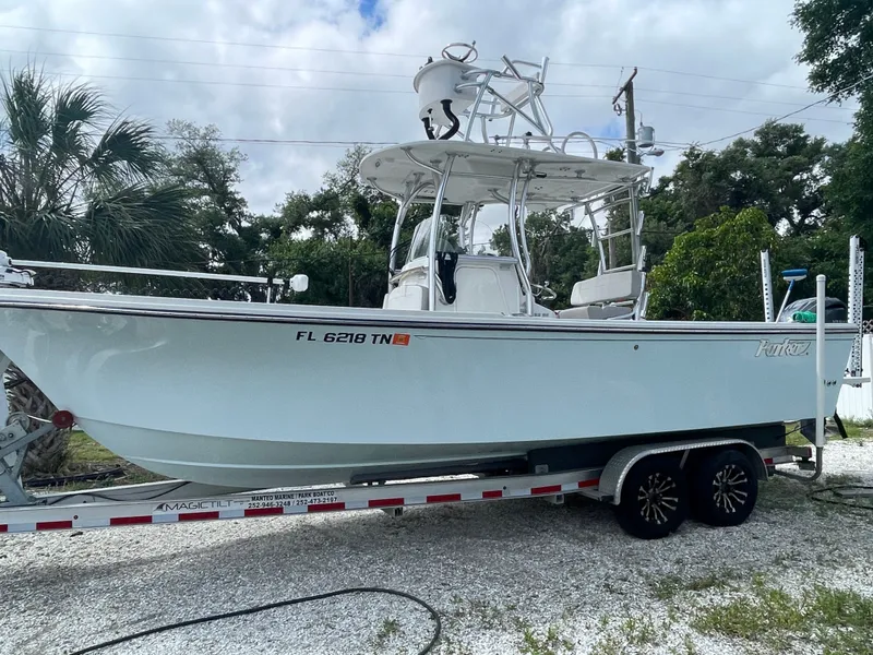 Slide: The Image of Parker 25SE boat from 2022 on trailer, side view. - 8