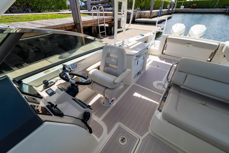 Slide: The Image of 2019 Boston Whaler 270 Vantage boat interior with helm, seating, and controls. - 10