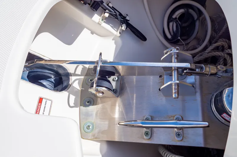 Slide: The Image of Anchor system of a 2019 Boston Whaler 270 Vantage boat, featuring stainless steel components. - 85
