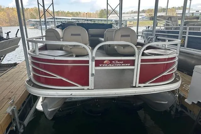 The Image of 2022 Sun Tracker Fishin' Barge 24 DLX pontoon boat docked at marina. - 0