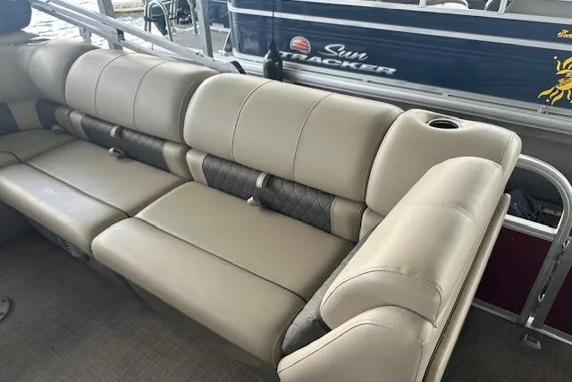 Slide: The Image of 2022 Sun Tracker Fishin' Barge 24 DLX with beige seating and cup holder. - 11