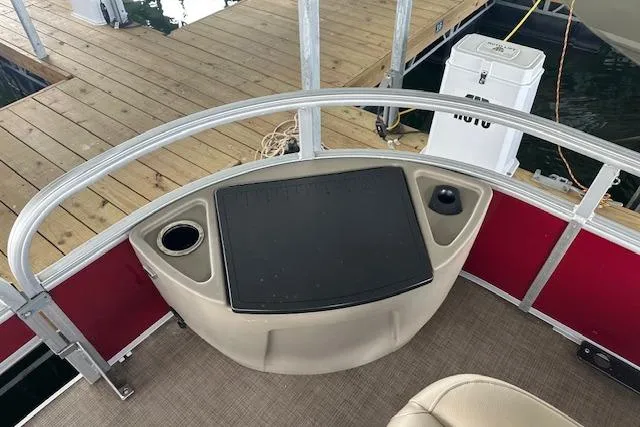 Slide: The Image of 2022 Sun Tracker Fishin' Barge 24 DLX boat deck with fishing station and cup holders. - 5