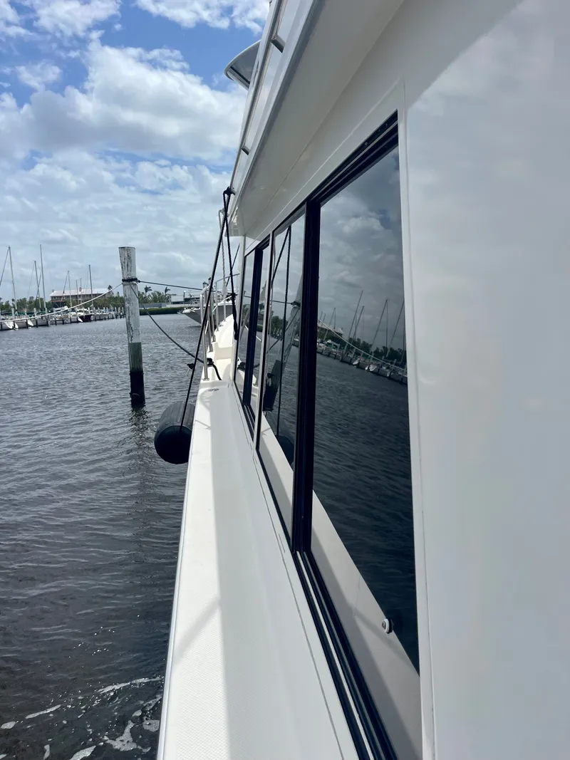 Slide: The Image of Meridian 490 Pilothouse 2004 - 12