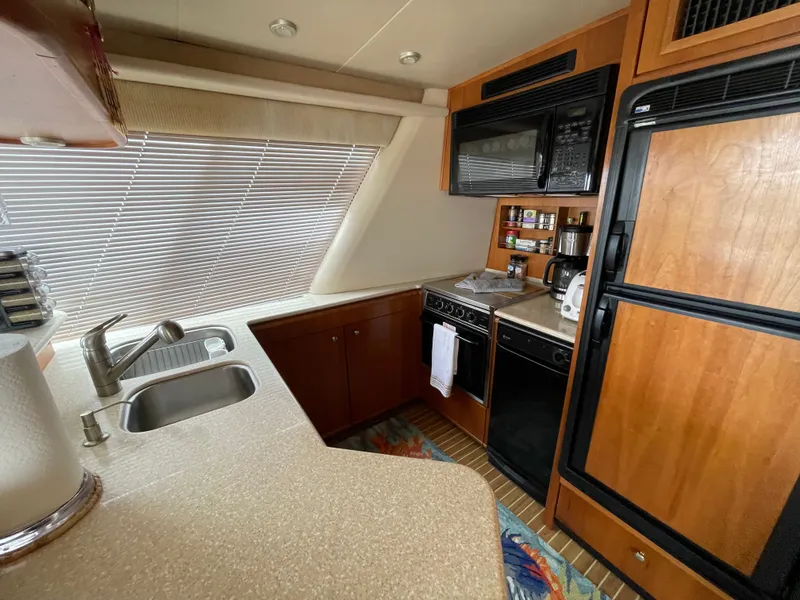 Slide: The Image of Meridian 490 Pilothouse 2004 - 25