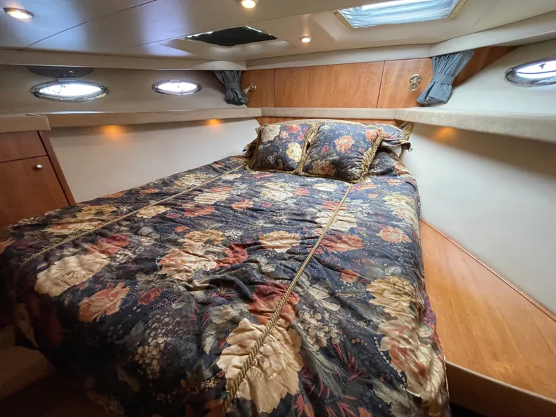 Slide: The Image of Meridian 490 Pilothouse 2004 - 30