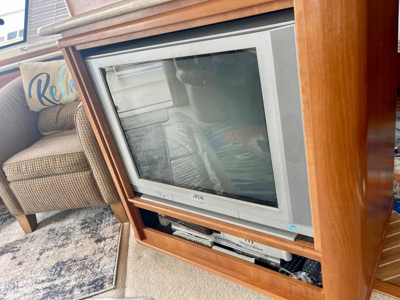 Slide: The Image of Meridian 490 Pilothouse 2004 - 38