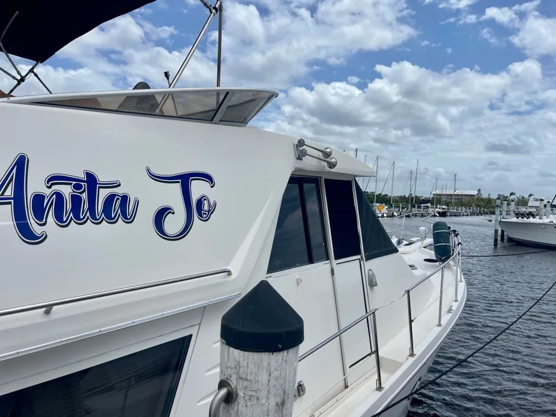 Slide: The Image of Meridian 490 Pilothouse 2004 - 4