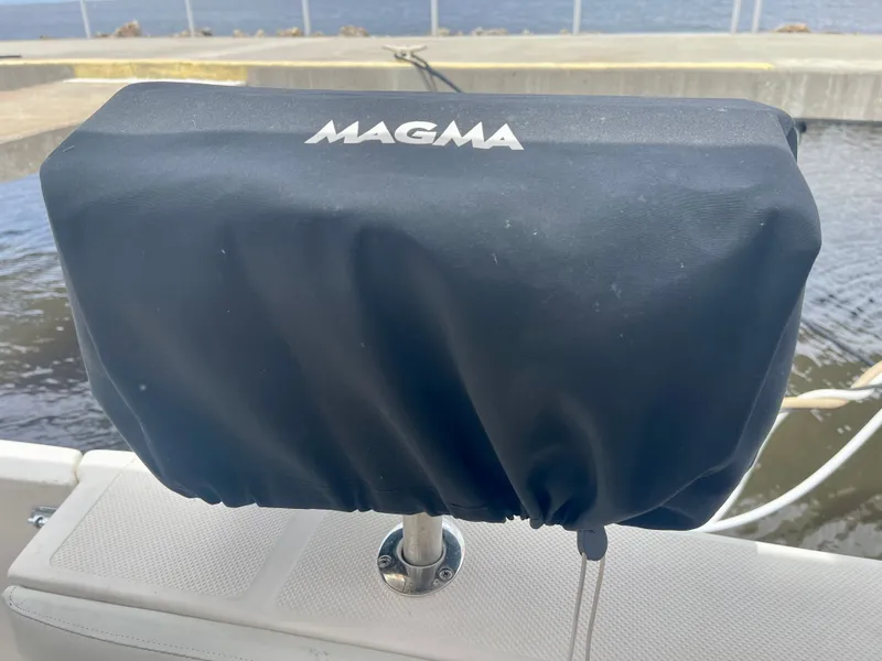 Slide: The Image of Meridian 490 Pilothouse 2004 - 41