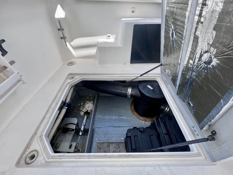 Slide: The Image of Meridian 490 Pilothouse 2004 - 42