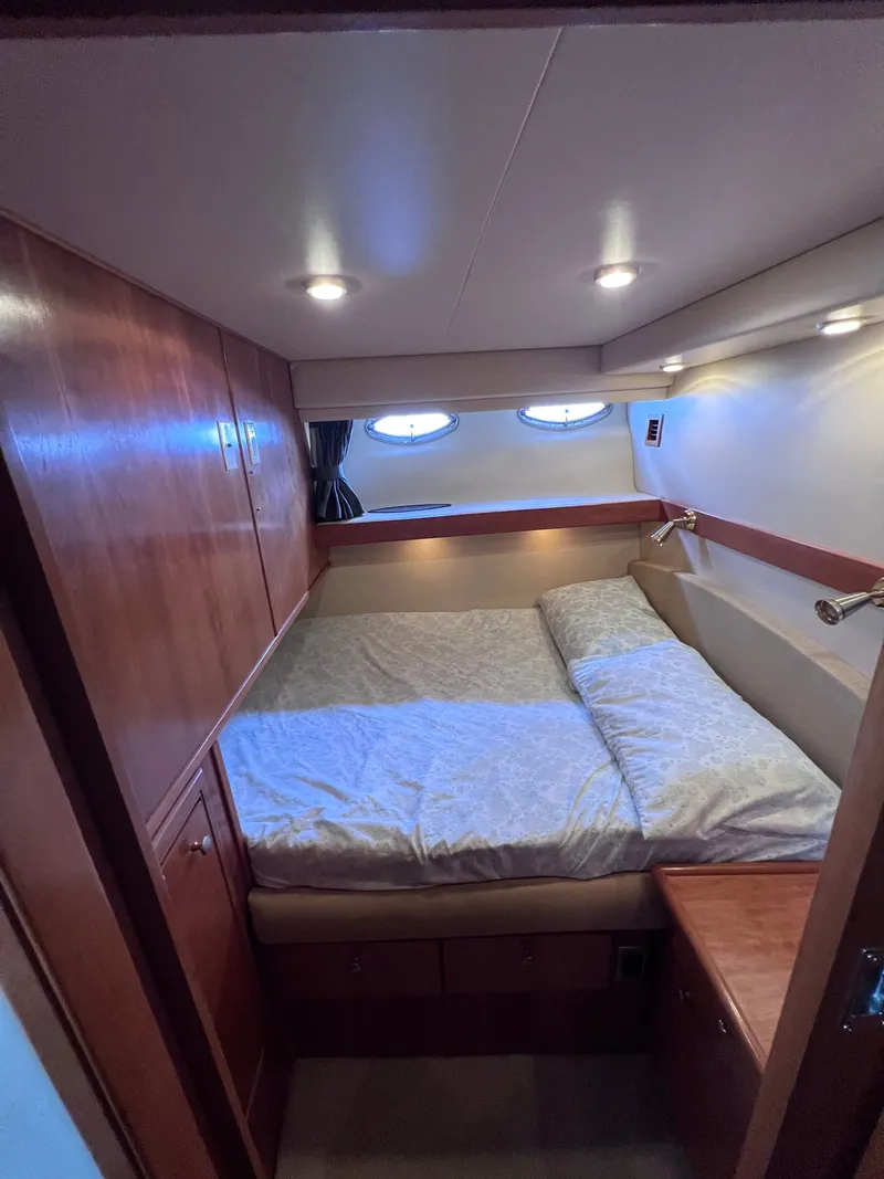 Slide: The Image of Meridian 490 Pilothouse 2004 - 47