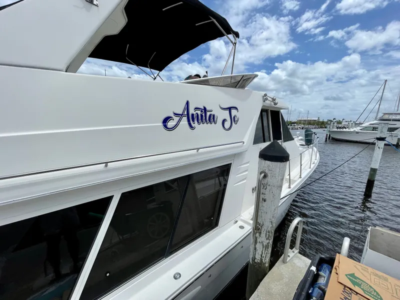 Slide: The Image of Meridian 490 Pilothouse 2004 - 5