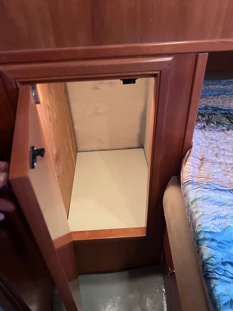 Slide: The Image of Meridian 490 Pilothouse 2004 - 53