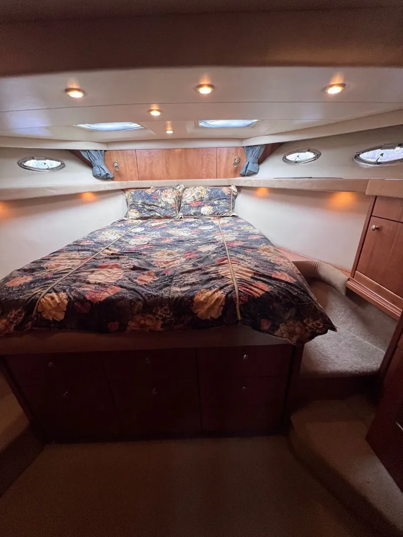 Slide: The Image of Meridian 490 Pilothouse 2004 - 55