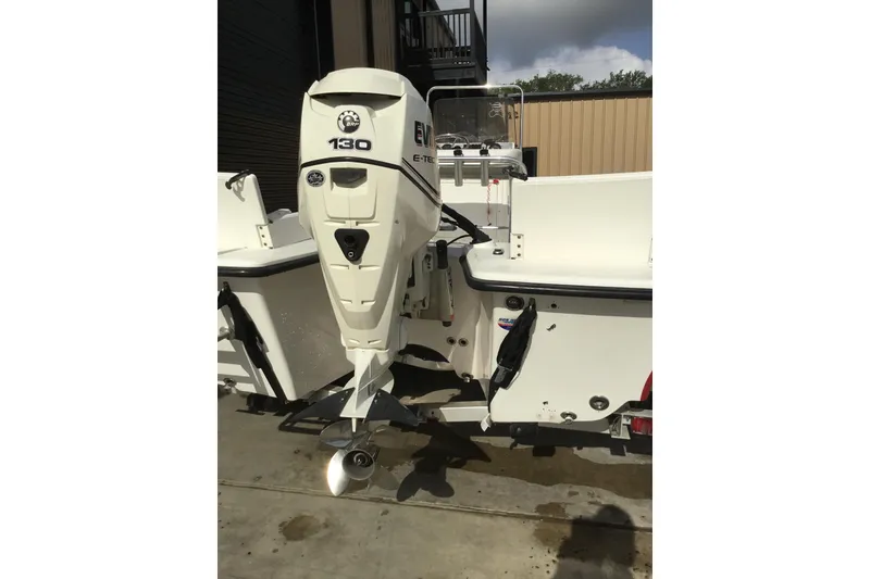 Slide: The Image of 2013 Blue Wave 1900 STL boat with Evinrude 130 E-TEC outboard motor. - 23