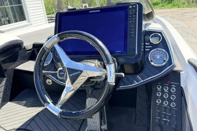 Slide: The Image of Steering wheel and dashboard of 2022 Vexus VX21 boat with Lowrance display. - 6