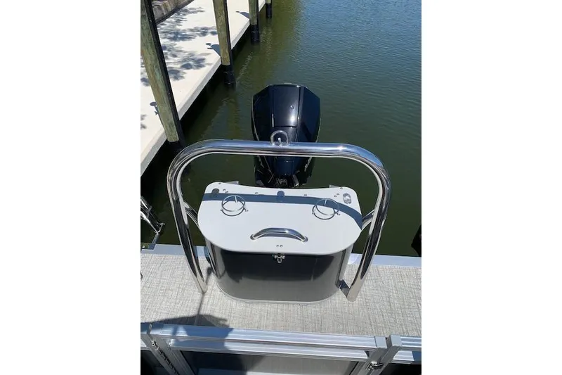 Slide: The Image of 2025 Avalon 2585 Venture QL Tri-Toon boat engine view at dock. - 6