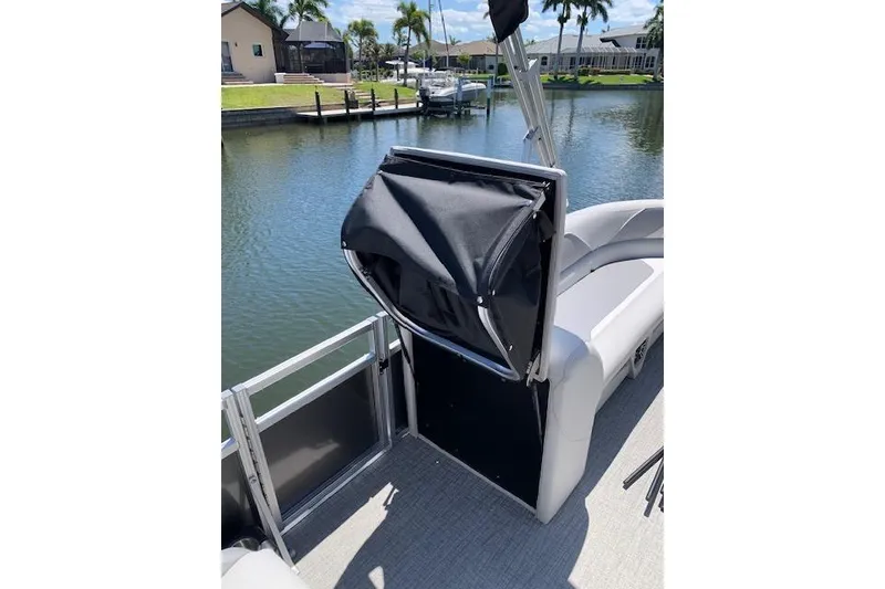 Slide: The Image of 2025 Avalon 2585 Venture QL Tri-Toon boat interior with seating and water view. - 7