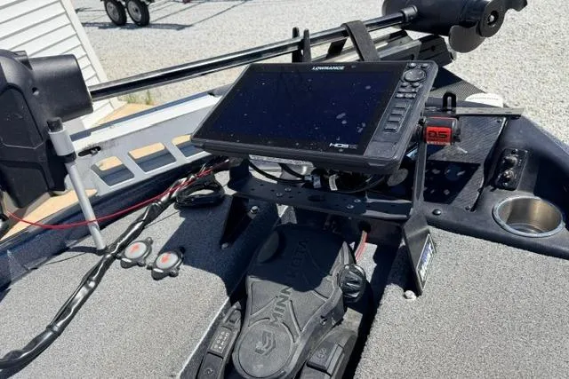 Slide: The Image of Phoenix 721 ProXP 2022 with Lowrance fish finder and controls. - 7