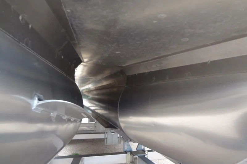 Slide: The Image of Underneath view of a 2021 Baraletta Corsa 23 QSS pontoon boat. - 47