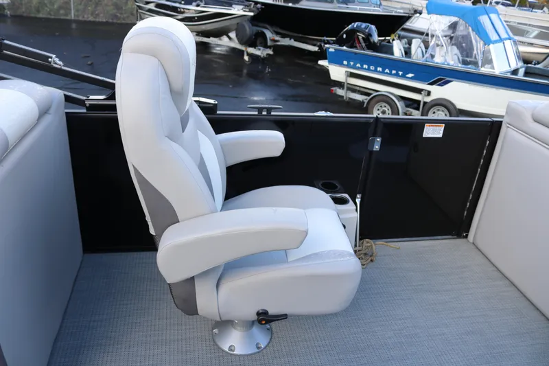 Slide: The Image of Captain's chair on 2024 SunChaser Eclipse LR DH 25 Demo boat deck. - 27