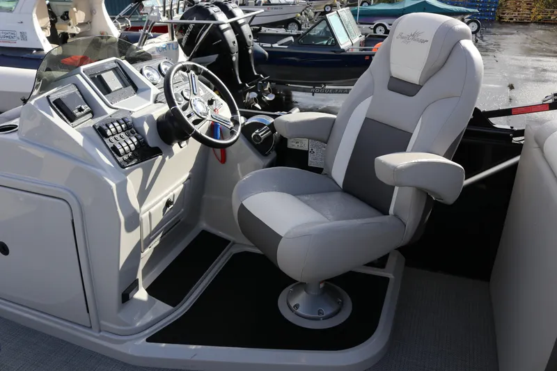 Slide: The Image of Captain's seat and control panel of 2024 SunChaser Eclipse LR DH 25 Demo boat. - 7